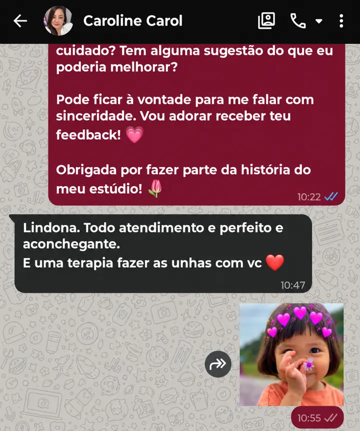Conversa de WhatsApp com Caroline Carol: “Lindona. Todo atendimento é perfeito e aconchegante. É uma terapia fazer as unhas com você.”